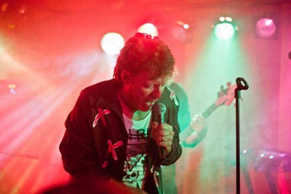 Danny Peyronel ‘It Happens When You Look The Other Way’ - Headbangers.gr